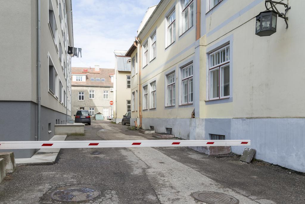 Saaresalu City Center Apartment Parnu Bagian luar foto