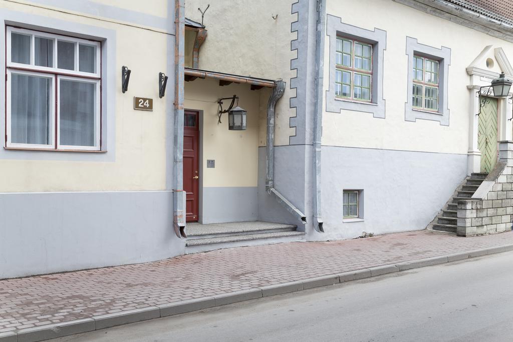 Saaresalu City Center Apartment Parnu Bagian luar foto