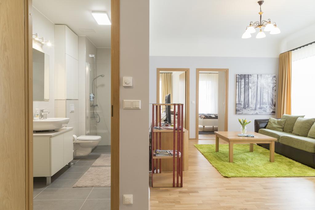 Saaresalu City Center Apartment Parnu Bagian luar foto