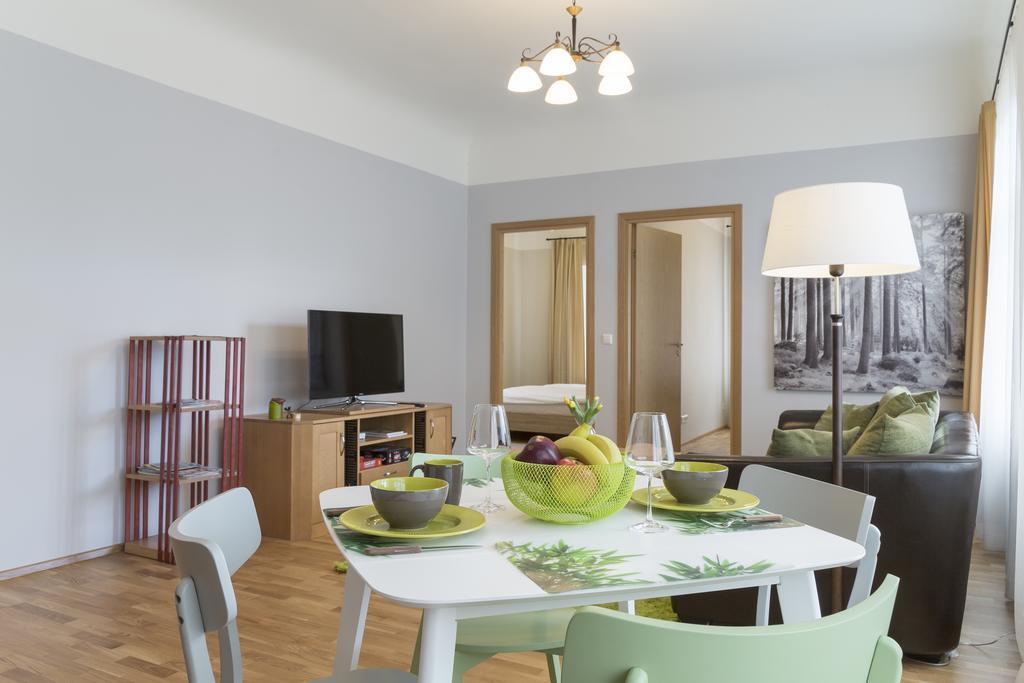 Saaresalu City Center Apartment Parnu Bagian luar foto